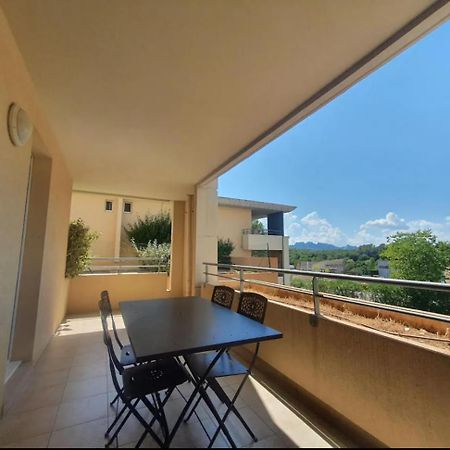 Location D'Un Superbe Appartement Avec Piscine Roquebrune-sur Argens Exteriör bild