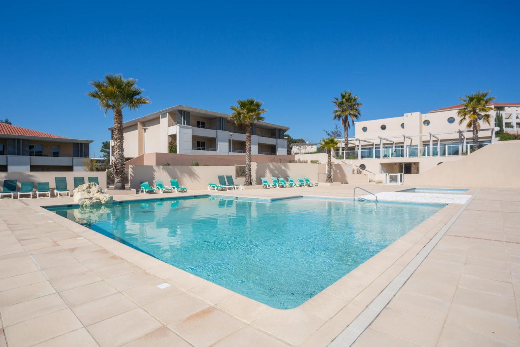 Location D'Un Superbe Appartement Avec Piscine Roquebrune-sur Argens Exteriör bild