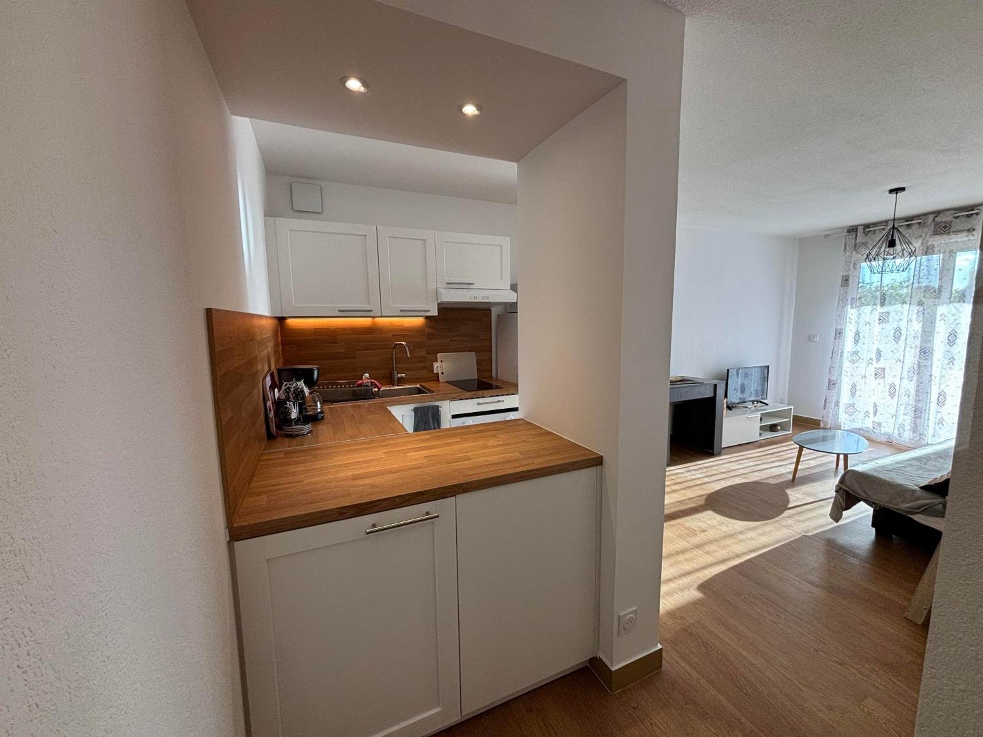 Location D'Un Superbe Appartement Avec Piscine Roquebrune-sur Argens Exteriör bild